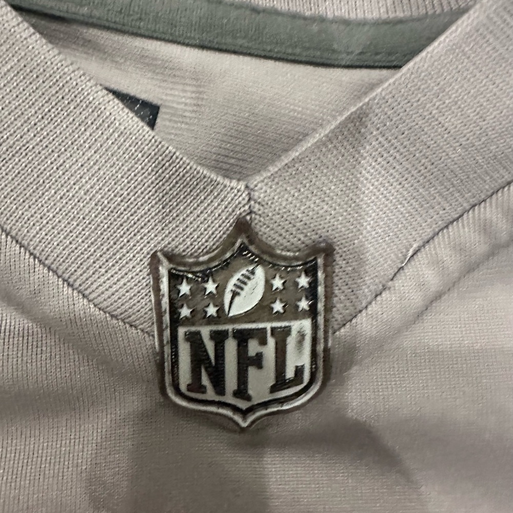 Gray Nike Chiefs Jersey with NFL Logo - Picture 4 of 8